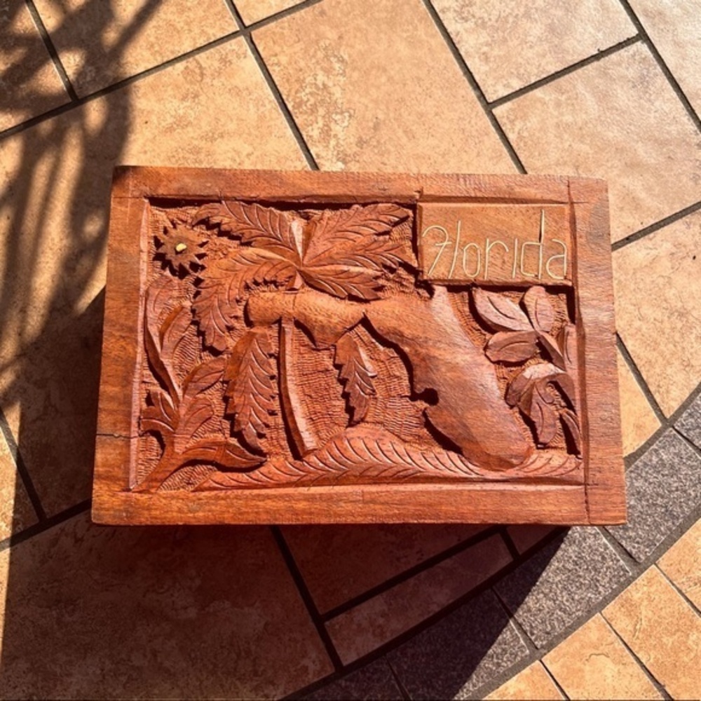 Vintage hand carving trinket jewelry box